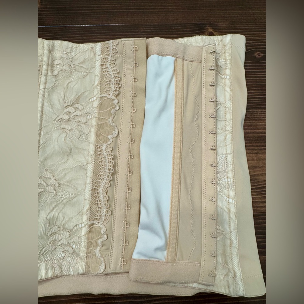 Maidenform Women’s‎ Beige Lace Waist Trainer Shapewear EUC Size 2XL - Picture 3 of 8